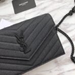CASSANDRE ENVELOPE CHAIN WALLET IN GRAIN DE POUDRE LEATHER - Image 4
