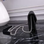 CASSANDRE ENVELOPE CHAIN WALLET IN GRAIN DE POUDRE LEATHER - Image 4