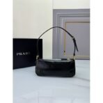 Prada Re-Edition 2002 small leather shoulder bag - Image 8