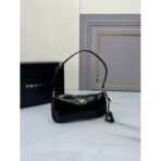 Prada Re-Edition 2002 small leather shoulder bag - Image 7