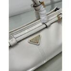 Prada Re-Edition 2002 small leather shoulder bag - Image 5