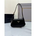 Small leather shoulder bag - Image 8