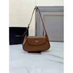 Small leather shoulder bag - Image 8