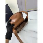 Small leather shoulder bag - Image 12