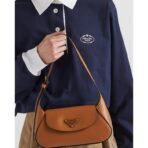 Small leather shoulder bag - Image 10