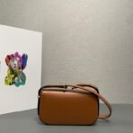 Leather shoulder bag - Image 8