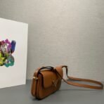 Leather shoulder bag - Image 7