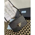 Prada Embl??me Saffiano shoulder bag - Image 7