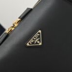 Medium leather handbag - Image 7