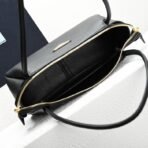Medium leather handbag - Image 4