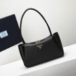 Medium leather handbag - Image 13