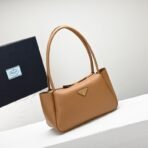 Medium leather handbag - Image 7