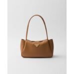 Medium leather handbag