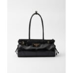 Medium leather handbag