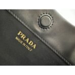 Medium leather handbag - Image 10