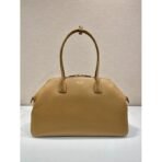 Large leather tote bag with zipper closure - Image 9