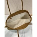 Large leather tote bag with zipper closure - Image 3