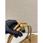 Large leather tote bag with zipper closure - Image 13