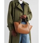 Prada medium leather tote bag - Image 11