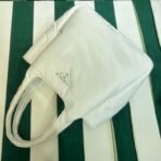 Large padded Re-Nylon tote bag - Image 10