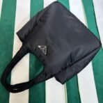 Large padded Re-Nylon tote bag - Image 10