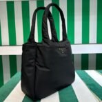 Large padded Re-Nylon tote bag - Image 8