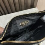 Prada Re-Edition 2002 small leather shoulder bag - Image 10