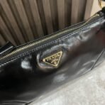 Prada Re-Edition 2002 small leather shoulder bag - Image 5