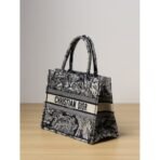 Medium Dior Book Tote bag - Image 4