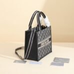 Small Diro Book Tote bag - Image 6