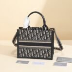 Small Diro Book Tote bag - Image 5