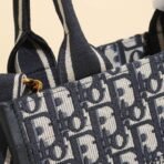 Small Diro Book Tote bag - Image 4