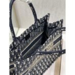 Medium Dior Book Tote bag - Image 4