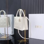 Small Diro Book Tote Cowhide  bag - Image 8