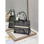 Small Diro Book Tote Cowhide  bag - Image 9