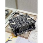 Small Diro Book Tote Cowhide  bag - Image 6