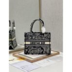 Small Diro Book Tote Cowhide  bag - Image 3