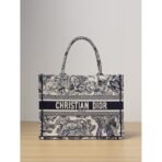Medium Dior Book Tote bag - Image 10