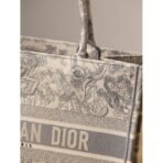 Medium Dior Book Tote bag - Image 3