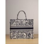 large Diro Book Tote bag - Image 6