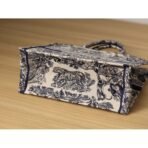 large Diro Book Tote bag - Image 5