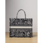 large Diro Book Tote bag - Image 6