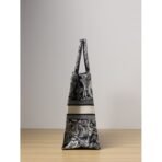 large Diro Book Tote bag - Image 5