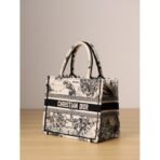 Small Diro Book Tote bag - Image 8