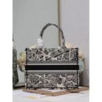 Medium Dior Book Tote bag - Image 7