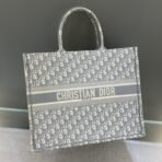 large Diro Book Tote bag - Image 6