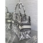 Medium Dior Book Tote bag - Image 4