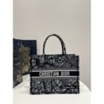Medium Dior Book Tote bag - Image 9