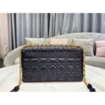 30 Montaigne box shaped handbag - Image 8