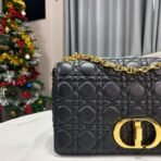 30 Montaigne box shaped handbag - Image 7